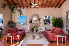 Smart-TV, Bücher, Stereoanlage