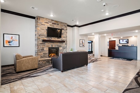 Lobby sitting area. Cobblestone Inn & Suites - Yuma