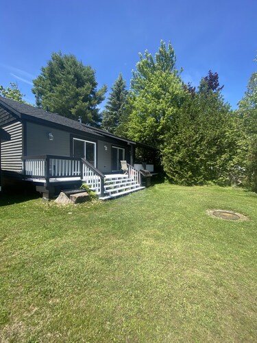 3 BEDROOM LAKE FRONT COTTAGE WITH SPECTACULAR LAKE VIEWS AND SERENE ATMOSPHERE