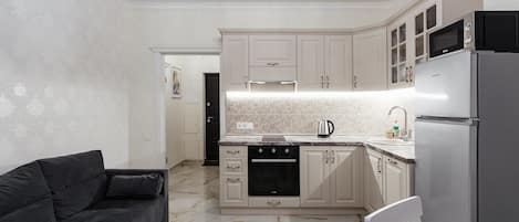 Refrigerador, microondas, horno y parrilla de estufa