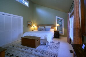 4 bedrooms, iron/ironing board, Internet, bed sheets