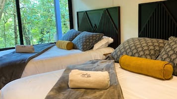 Suites vistas al Bosque - 2 Queen Beds | Literie de qualité supérieure, coffres-forts dans les chambres