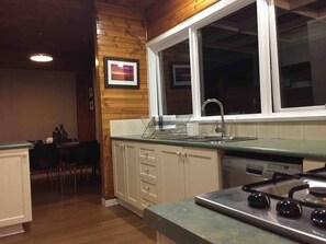 Private kitchen - Retreat for 6 in style. Well appointed house. (Nunawading)