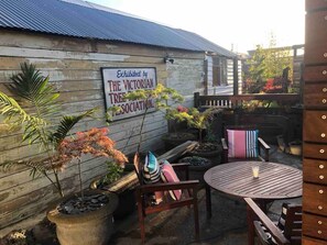 Outdoor dining - Retreat for 6 in style. Well appointed house. (Nunawading)