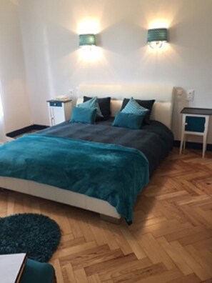 5 bedrooms, WiFi - Gite art Déco 5 Chambres Piscine et Tennis Partagés (Labouheyre)