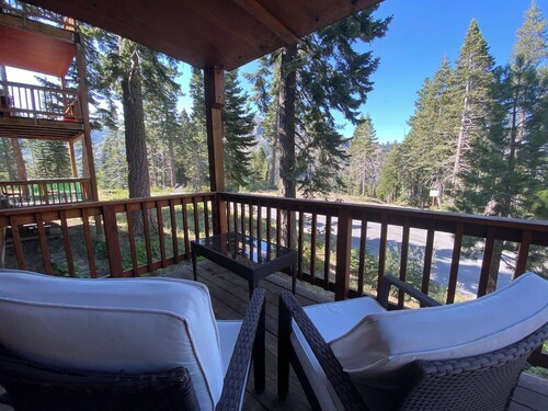 Mountain Chic Condo- by Skiing