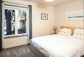 2 bedrooms, desk, travel cot, free WiFi