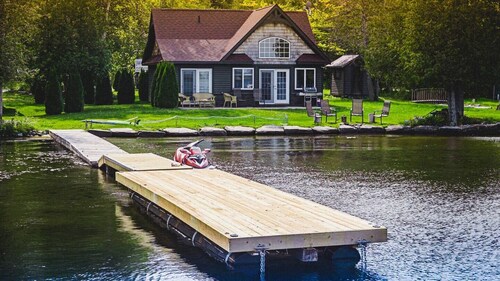 Two bedroom Muskoka lakeside retreat with incredible and tranquil views 
