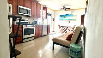 Smart-TV, Bücher, Stereoanlage