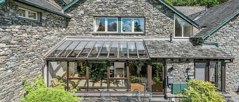 المنشأة من الخارج