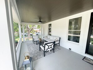 Terrace/patio - Exquisite Newly Renovated Historic Lake Country Home - Maison La Belle (Oconomowoc)