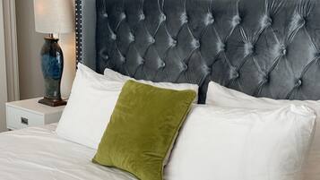 4 bedrooms, desk, iron/ironing board, travel crib