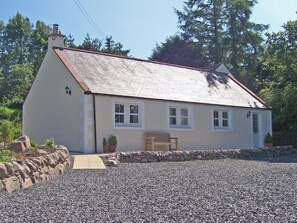 Exterior - Single storey cottage for 4/6 in Twynholm only 3 miles from Kirkcudbright. (Twynholm by Kirkcudbright)