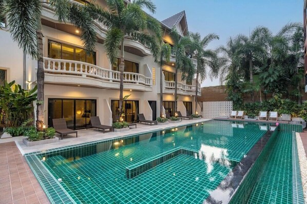 Outdoor pool - Buasri Boutique Patong (Patong)