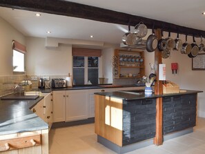 Dishwasher, highchair - 2 bedroom accommodation in Far Sawrey (Far Sawrey)