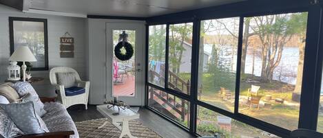 Smart TV, chimenea, reproductor de DVD