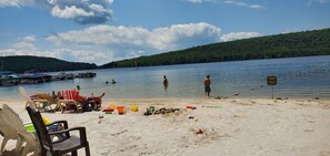 Beach - Rock's Ridge: Summer at the Lake, Winter on the Slopes, HotTub, Linens Included! (Lake Harmony)