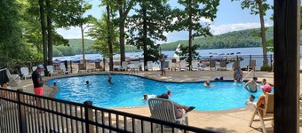 Rock's Ridge: Stunning Poconos Townhouse with Hot Tub, Fire Pit & Skiing Nearby!