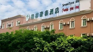 A hotel with a signboard in a foreign language, featuring a traditional architectural style with multiple windows and a flat roof. - Greentree Inn Chongqing Longhushidai Tianjie Xietaizi Subway Station H (Chongqing)