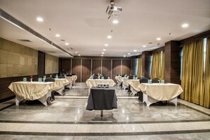 Meeting facility - Hide Away Suites (Noida)
