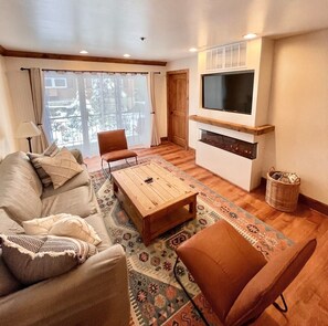 Smart TV, fireplace, computer monitors