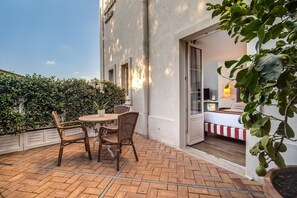 تناول الطعام بالخارج