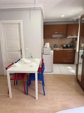 Dining - Istanbul Family Apartments (Istanbul)