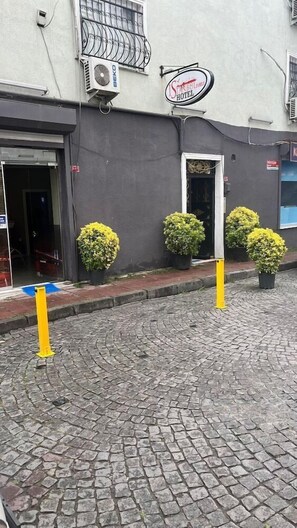 Exterior detail - Istanbul Family Apartments (Istanbul)