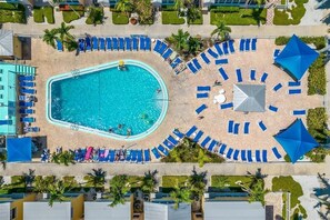 A heated pool - Ground Floor Barefoot Beach Condo Near The Pool (Indian Shores)