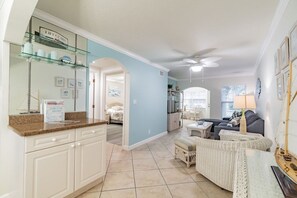 Smart TV, DVD player - Ground Floor Barefoot Beach Condo Near The Pool (Indian Shores)