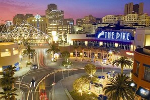 Exterior - Pet-Friendly Stay, Mins to Beach, Conv Ctr + Prkg (Long Beach)
