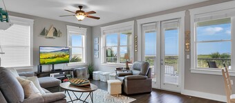 Family sized Condo with bay views AND gulf views. Short walk to the beach!