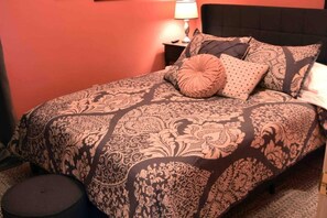 3 bedrooms, desk, iron/ironing board, free WiFi