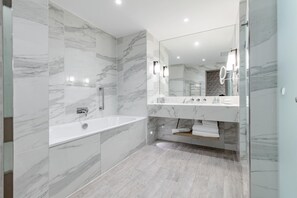 Bathroom - Lodore Falls Hotel (Keswick)