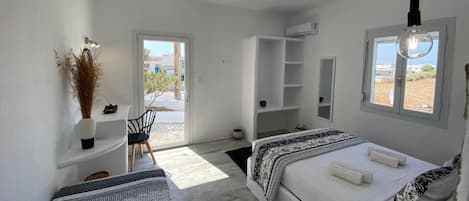 Blackout curtains, free WiFi