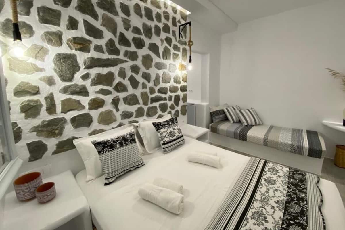 Apartment | Blackout curtains, free WiFi