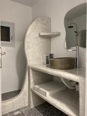 Romantic Triple Room | Bathroom