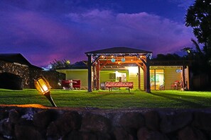 Outdoor dining - Hale Ohia Seaside Charmer Near Iconic Big Island Beaches! (Kamuela)