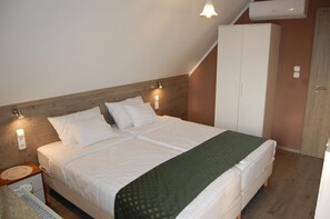 4 chambres, fer et planche à repasser, Wi-Fi, draps fournis