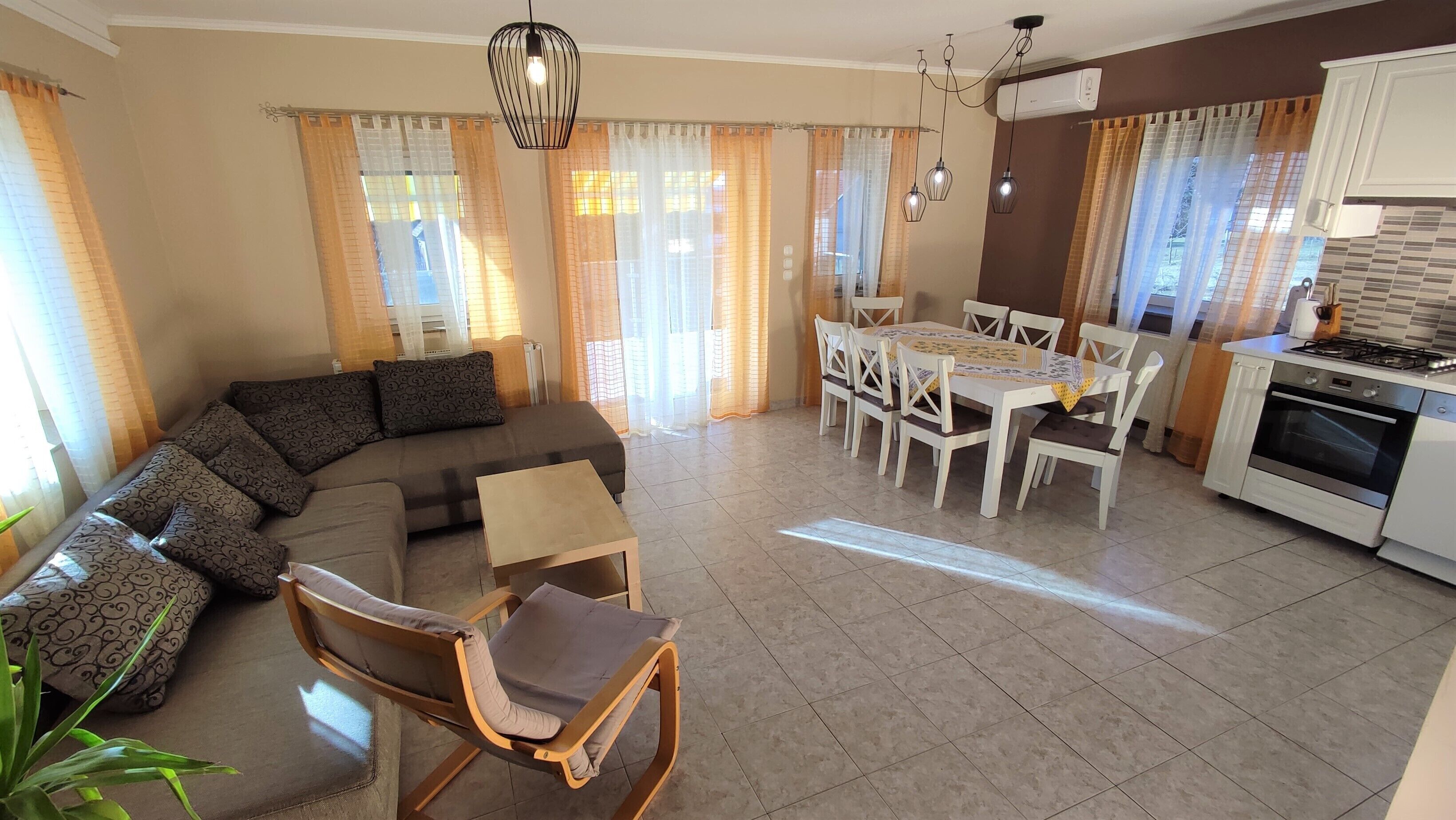 Smart TV, fireplace, table tennis