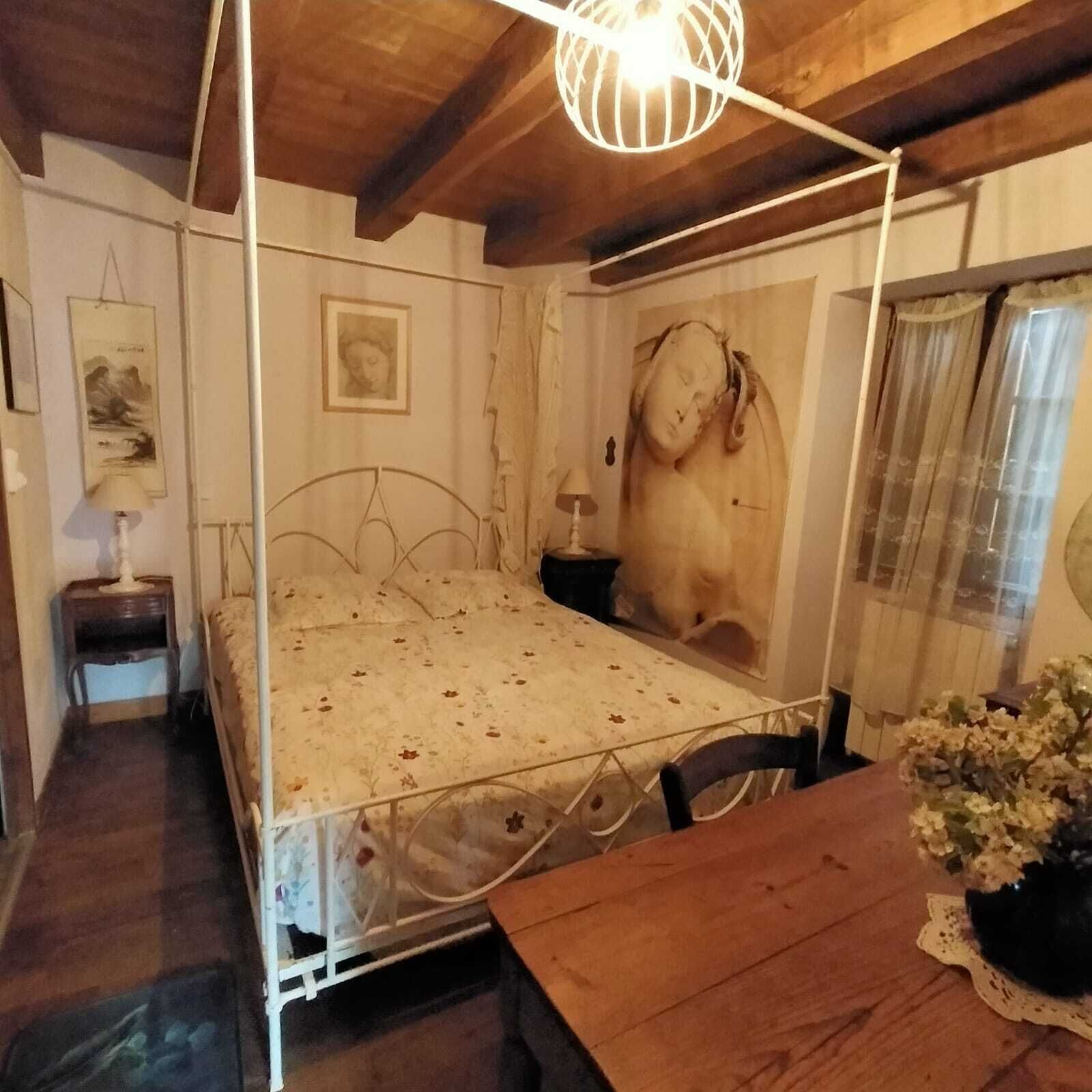 3 slaapkamers, een strijkplank/strijkijzer, reisbedje, gratis wifi