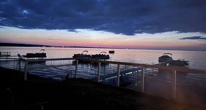 North View Cabins #1 - Comfortable 2Bed/1Ba Cabin with Private Deck on the Lake!