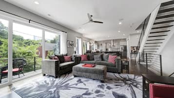 Télévision, cheminée, chaßne hi-fi