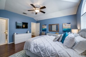 3 bedrooms, desk, iron/ironing board, free WiFi