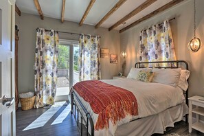 3 Schlafzimmer, Schreibtisch, Bügeleisen/Bügelbrett, Reisekinderbett