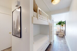 1 habitación, tabla de planchar con plancha, internet y ropa de cama