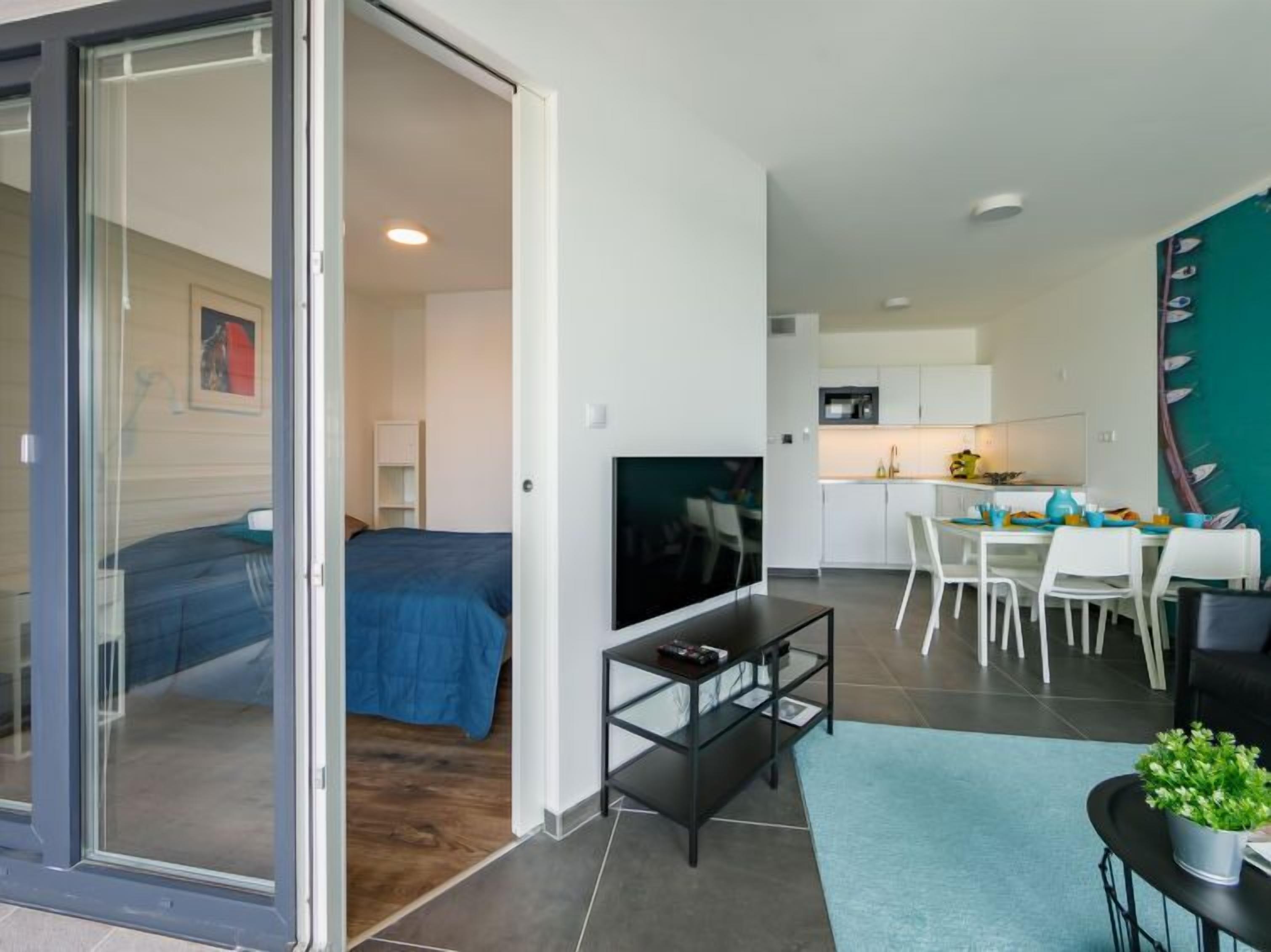 2 dormitorios y Internet