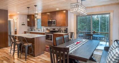 Mountain Chalet with hot tub and game room
