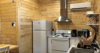 Close to everything, near State Park & Hochatown, hot tub!