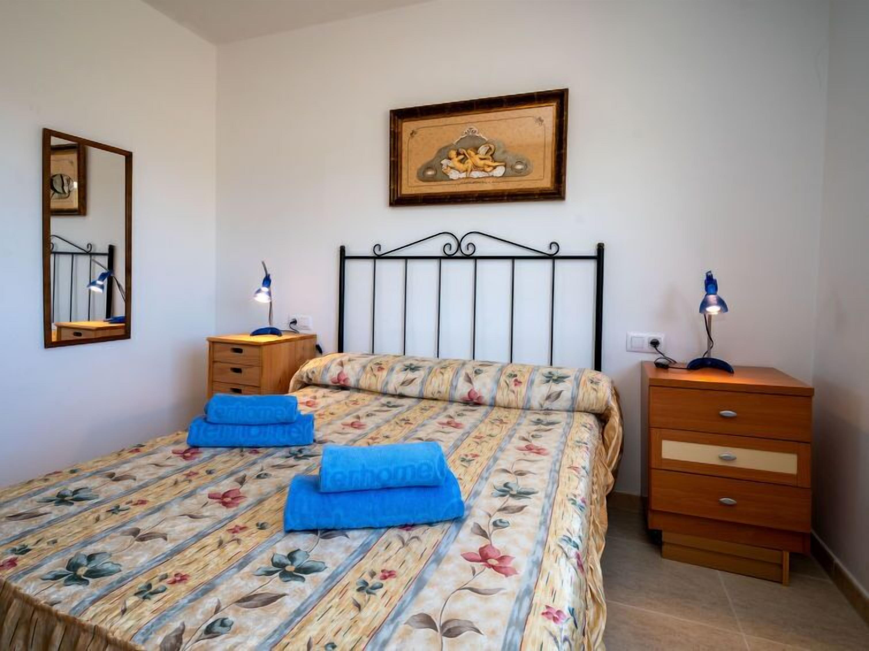 3 slaapkamers, een bureau, internet